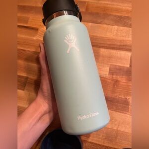 Hydro Flask Sky Blue Bottle with Black Straw Lid 32 oz
